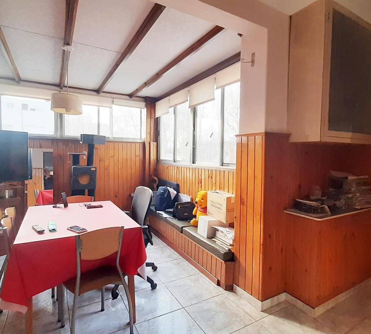 Impecable y Amplio 3 Ambientes - Muy Bajas Expensas! 2