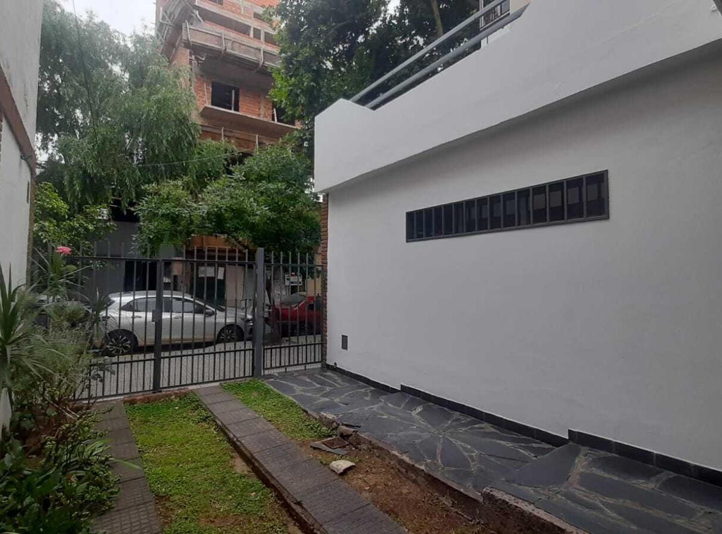 Oficina, local a la calle, coche.lote propio y espacio aereo