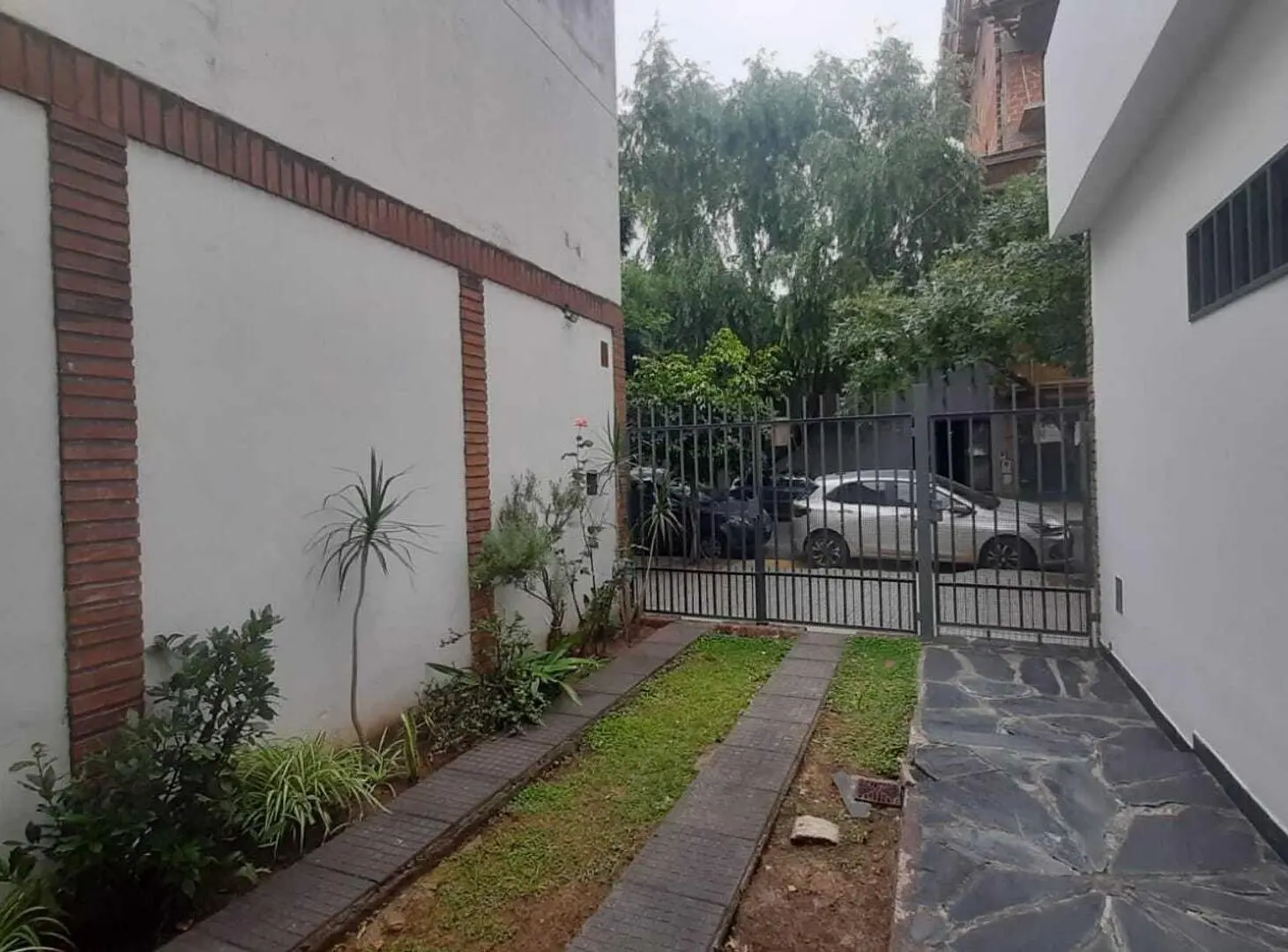 Oficina, local a la calle, coche.lote propio y espacio aereo 3