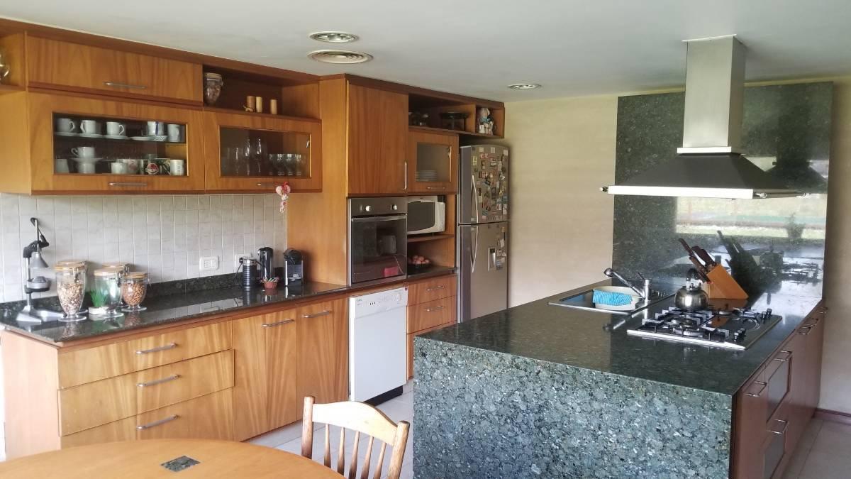 Casa. Venta. Echeverria del Lago.Canning. 4 dormitorios. cocheras cerradas.