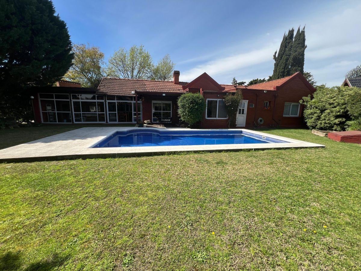 Foto de Casa. Venta. Canning. Campos de Echeverria. 4 amb., c/quincho cubierto, imagen 1