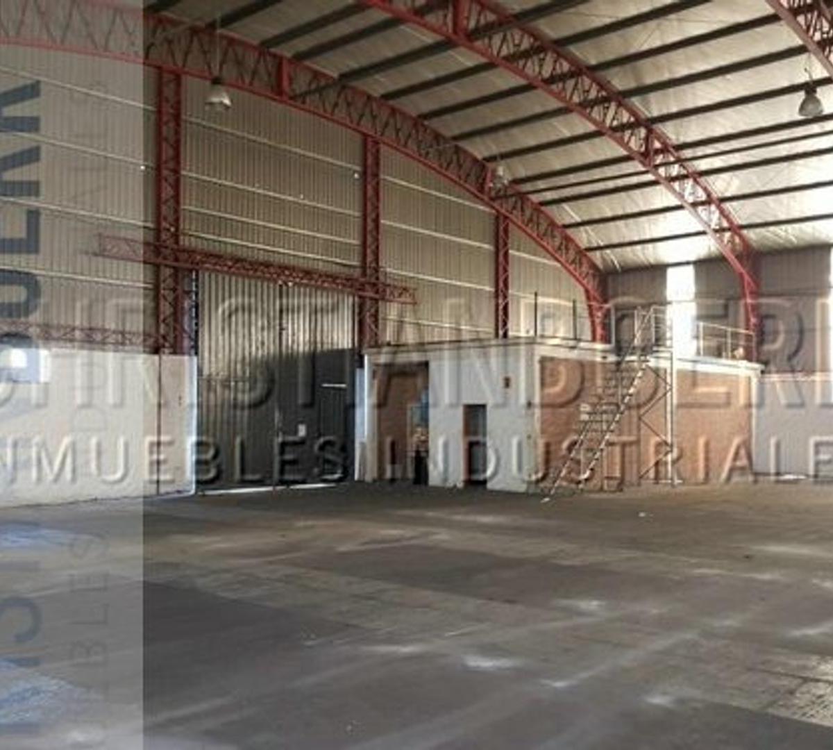 Panam y R197 - Deposito de 2.300 m con Seguridad 1