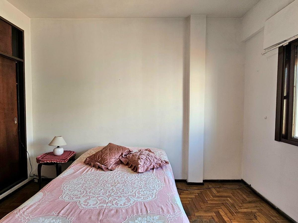 Pasaje Arquímedes 2300 Casa de 5 Ambientes con Garage (Terreno Propio) Pompeya 2