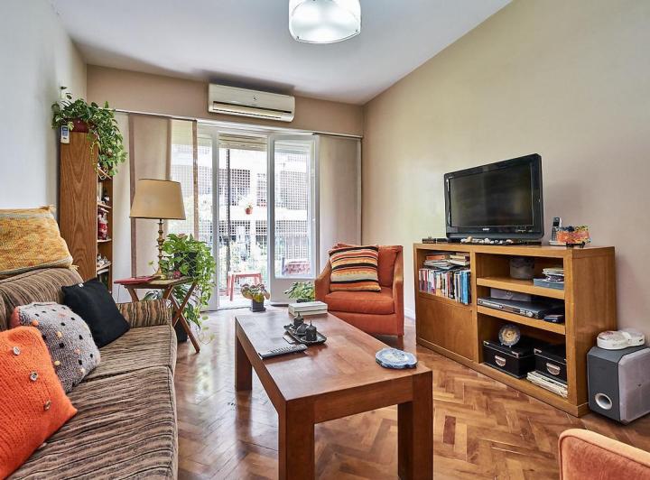 Quito 4300   Departamento de 4 ambientes con dependencia al frente  Caballito 3