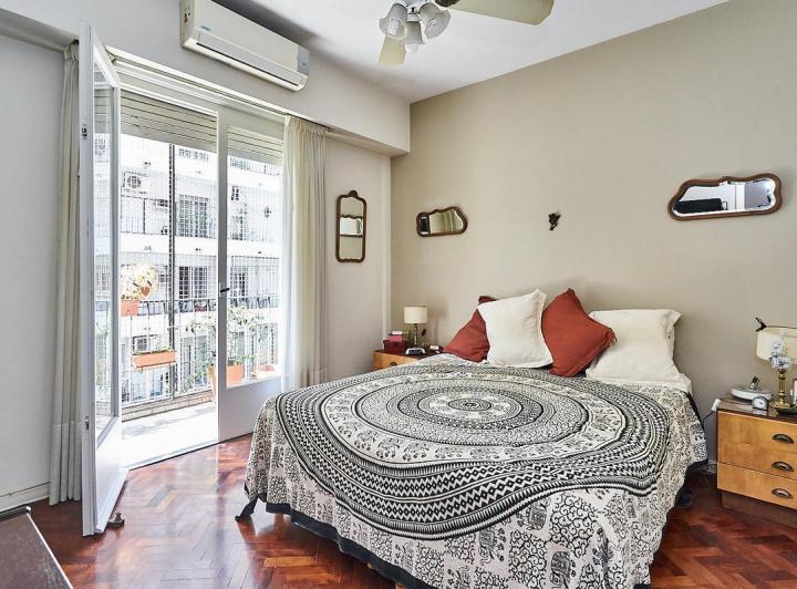 Quito 4300   Departamento de 4 ambientes con dependencia al frente  Caballito 5