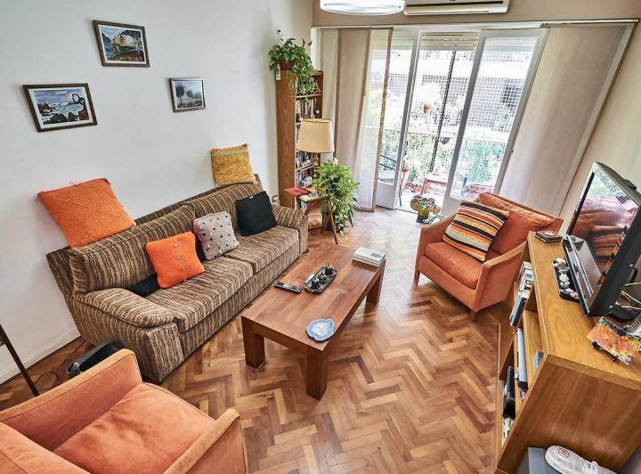 Quito 4300   Departamento de 4 ambientes con dependencia al frente  Caballito 2