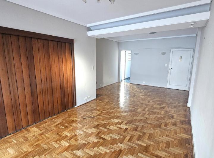 Departamento de 3 ambientes con dependencia y balcón terraza cubierto 3