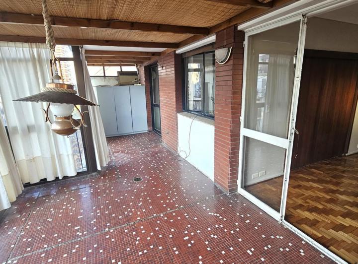 Departamento de 3 ambientes con dependencia y balcón terraza cubierto 3