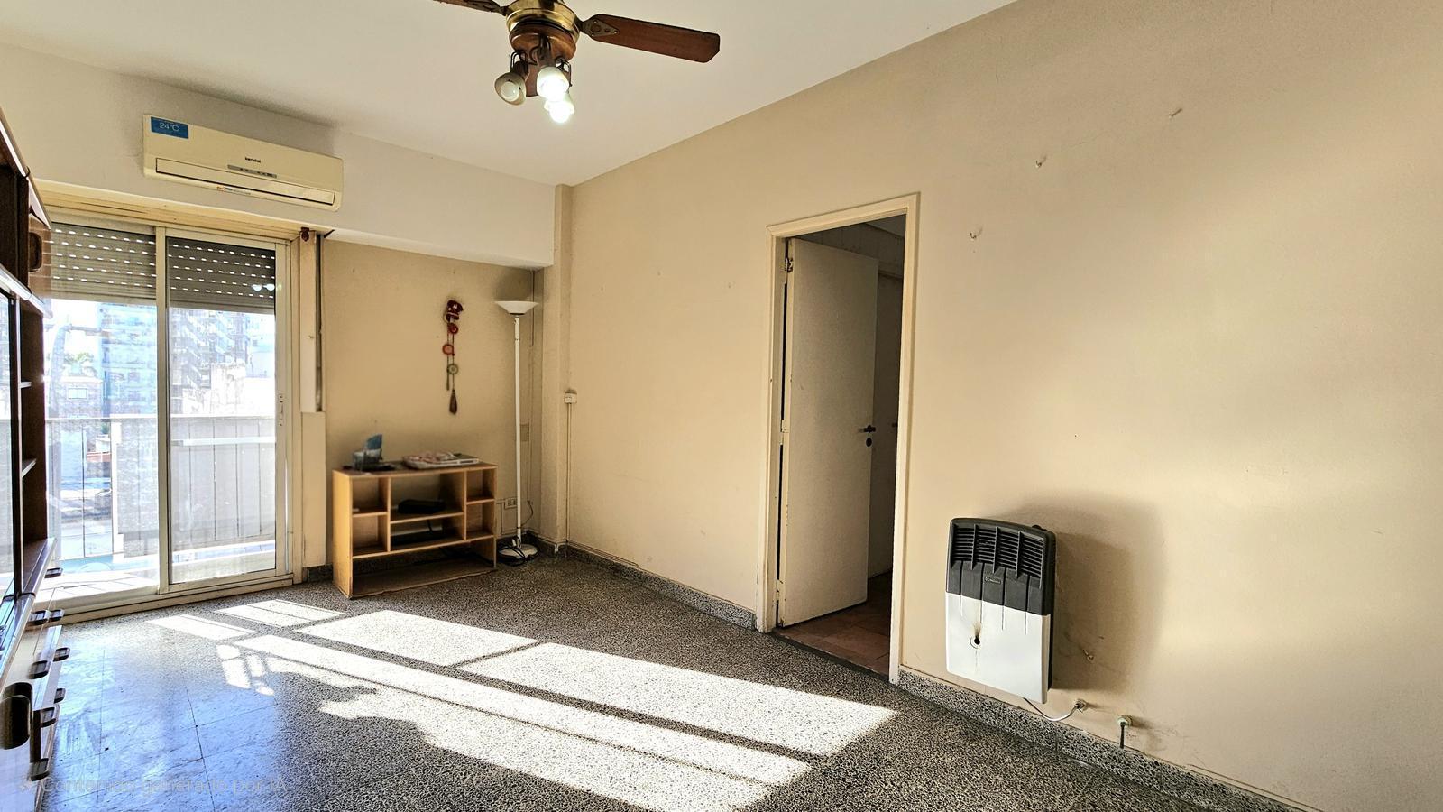 Departamento de 3 ambientes con balcon al frente - P.Avellaneda