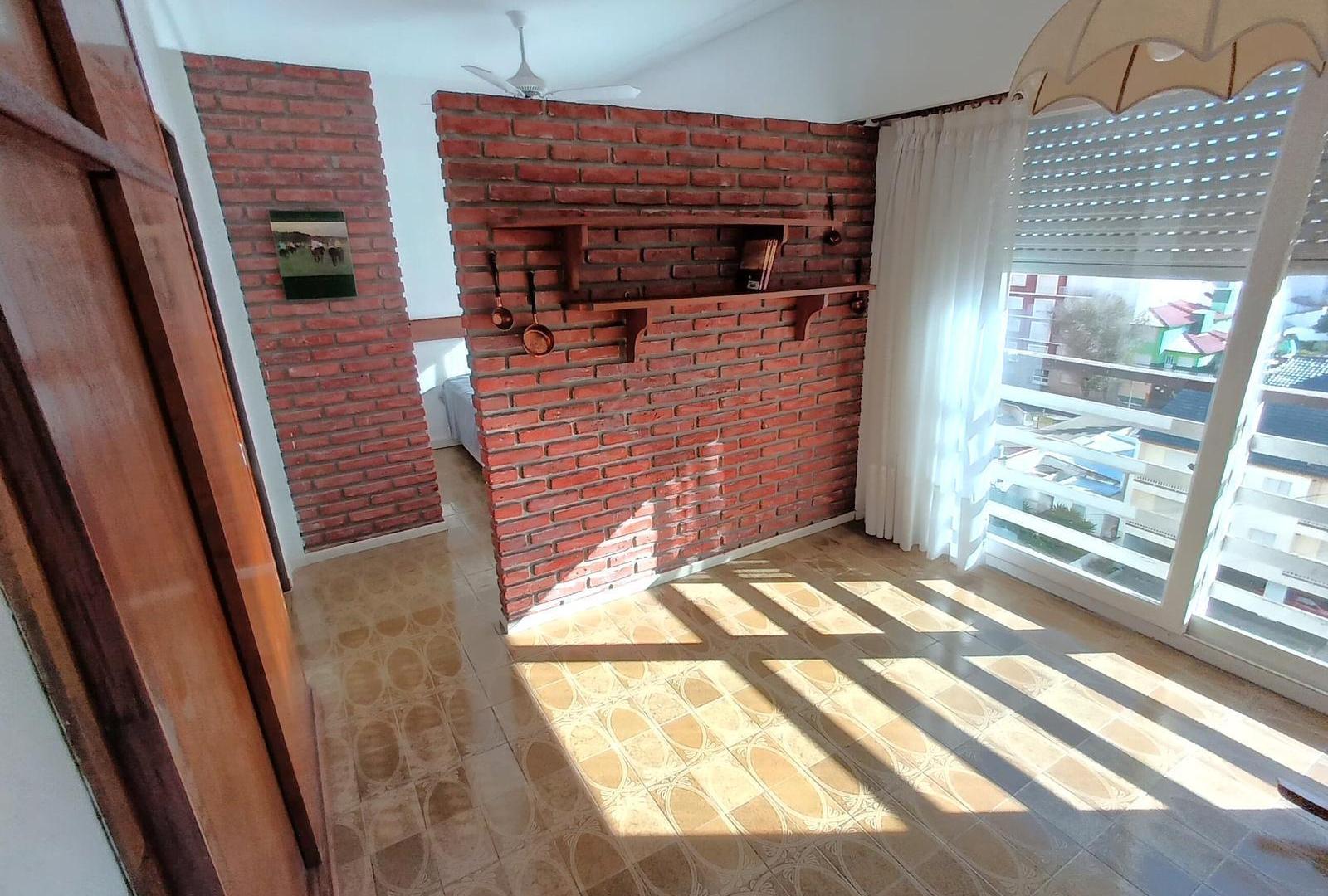 Foto de Av. 12 - Miramar - Monoambiente dividido edificio SUX XI Impecable, imagen 1