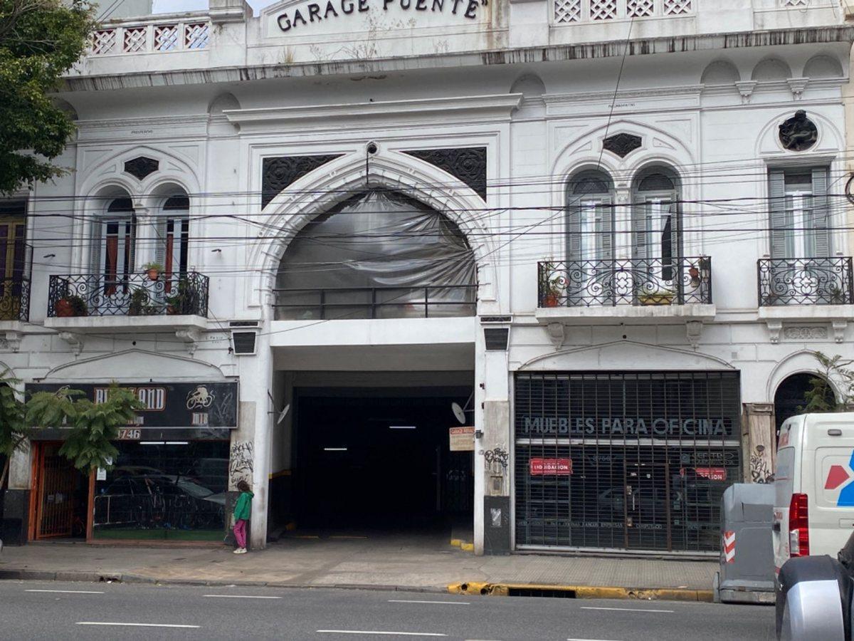 Cochera fija cubierta con acceso por rampa