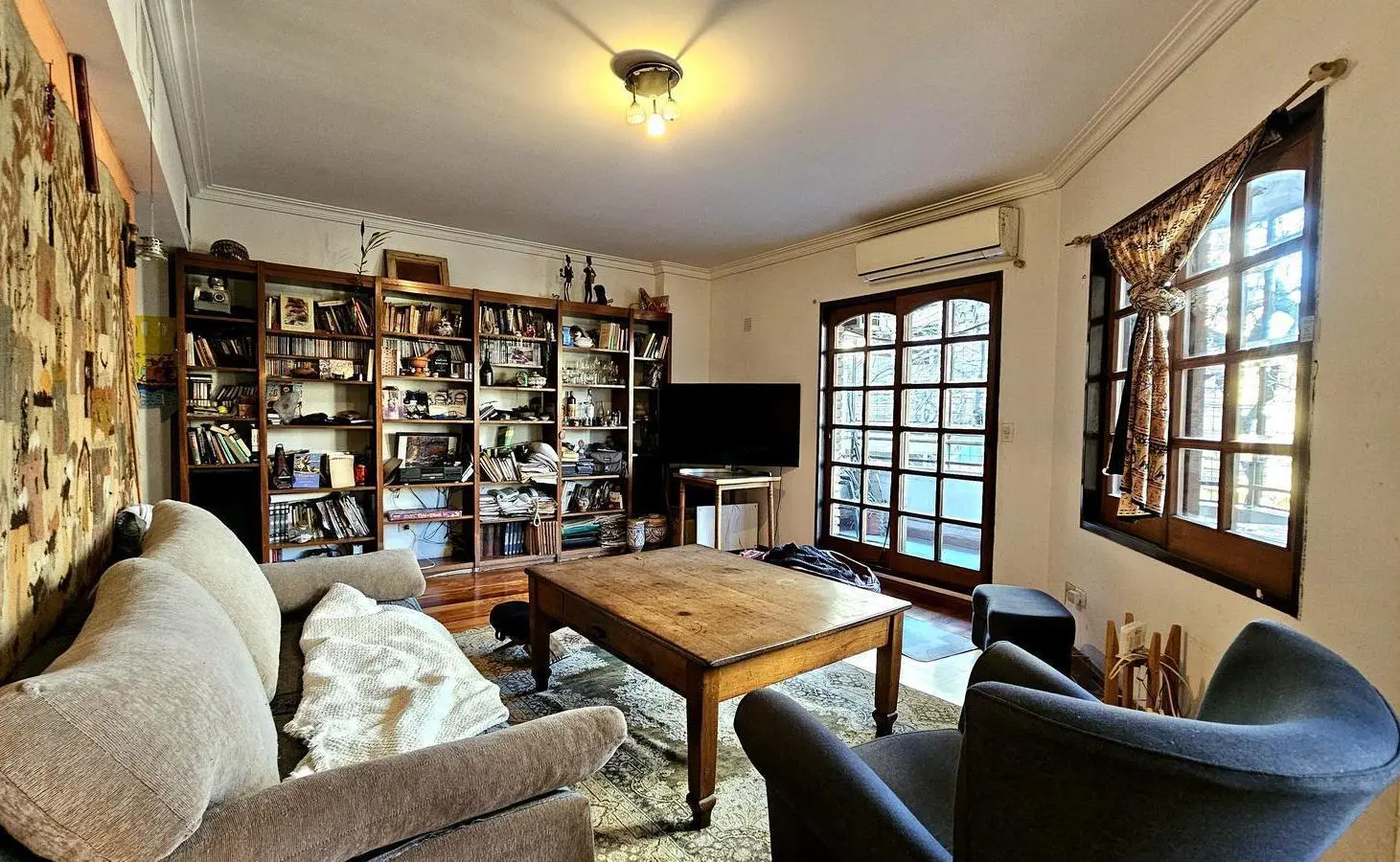 Departamento de 4 amb. con dependencia y playroom, patio parrilla y cochera 4
