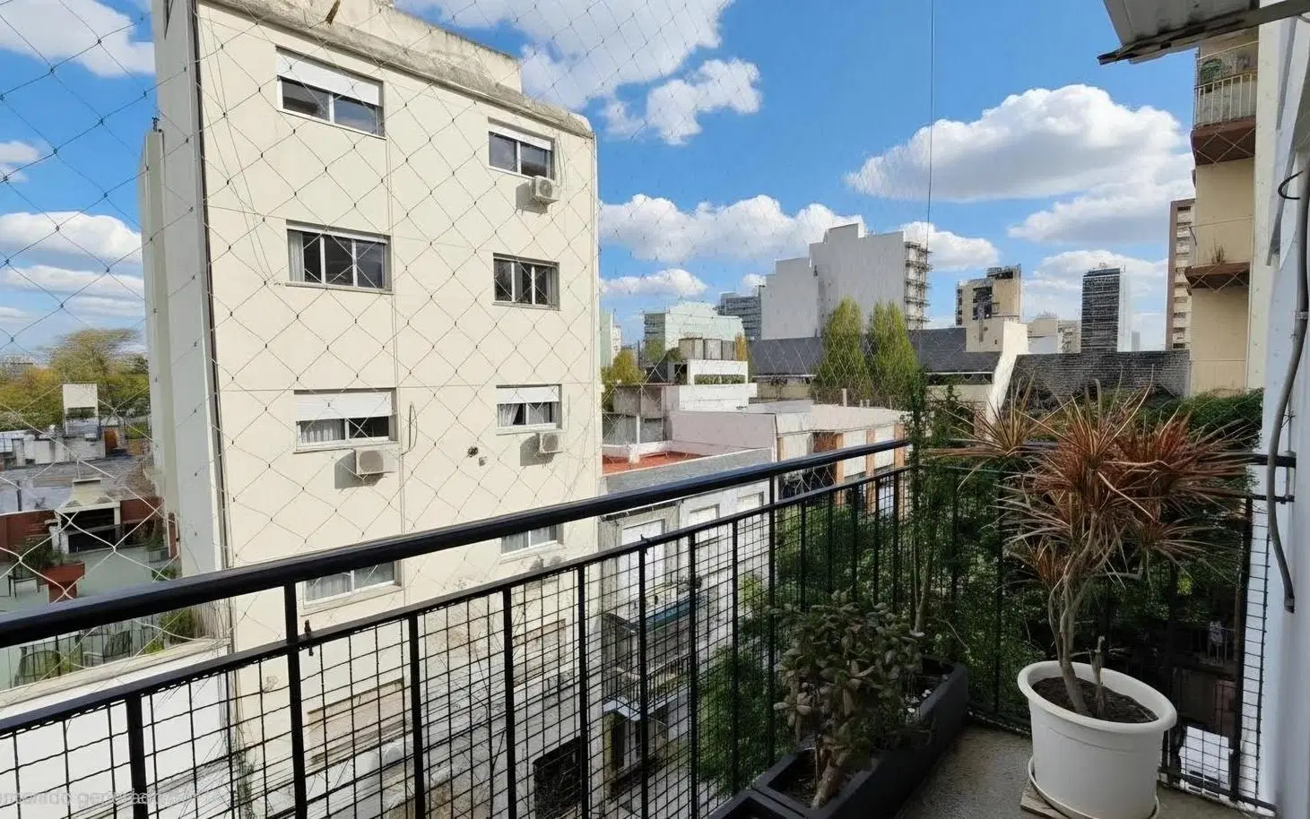 Departamento de 3 ambientes con balcón al frente 5
