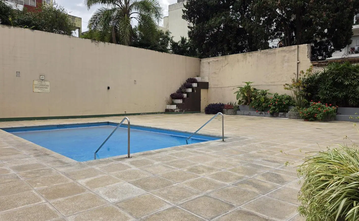 Departamento 2 ambientes con balcón y cochera fija cubierta - Vista panorámica 5