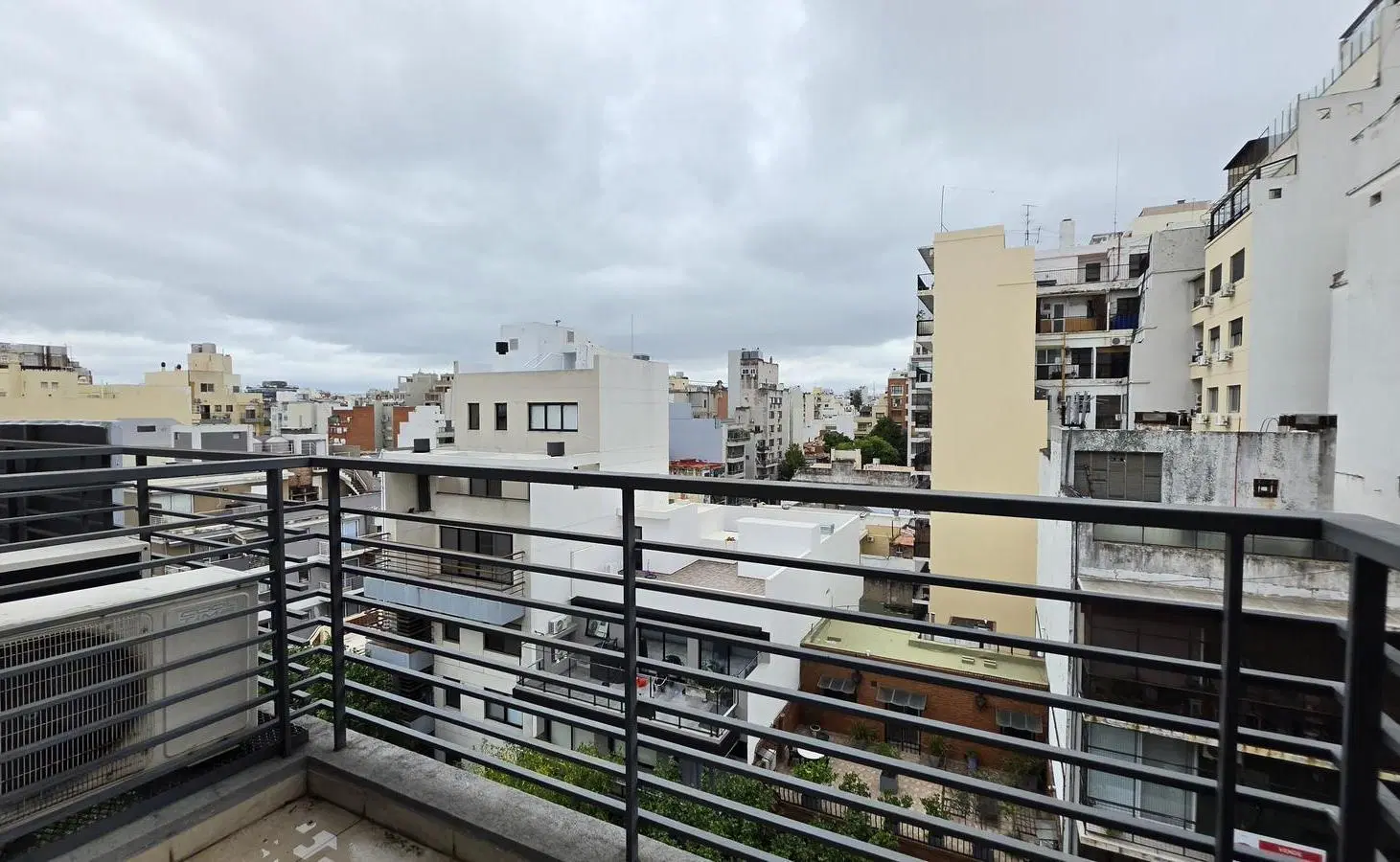 Doblas al 500 - Monoambiente con balcón al frente piso alto 3