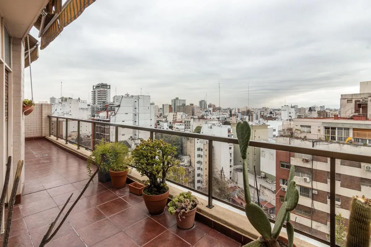 Rivadavia 4500  Departamento de 5 ambientes con 2 deps y balcón terraza  Caballito 3