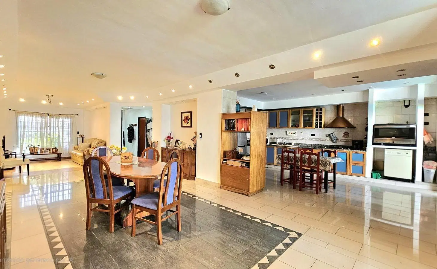 Casa de 4 dormitorios, dependencia, playroom, jardin y piscina 1