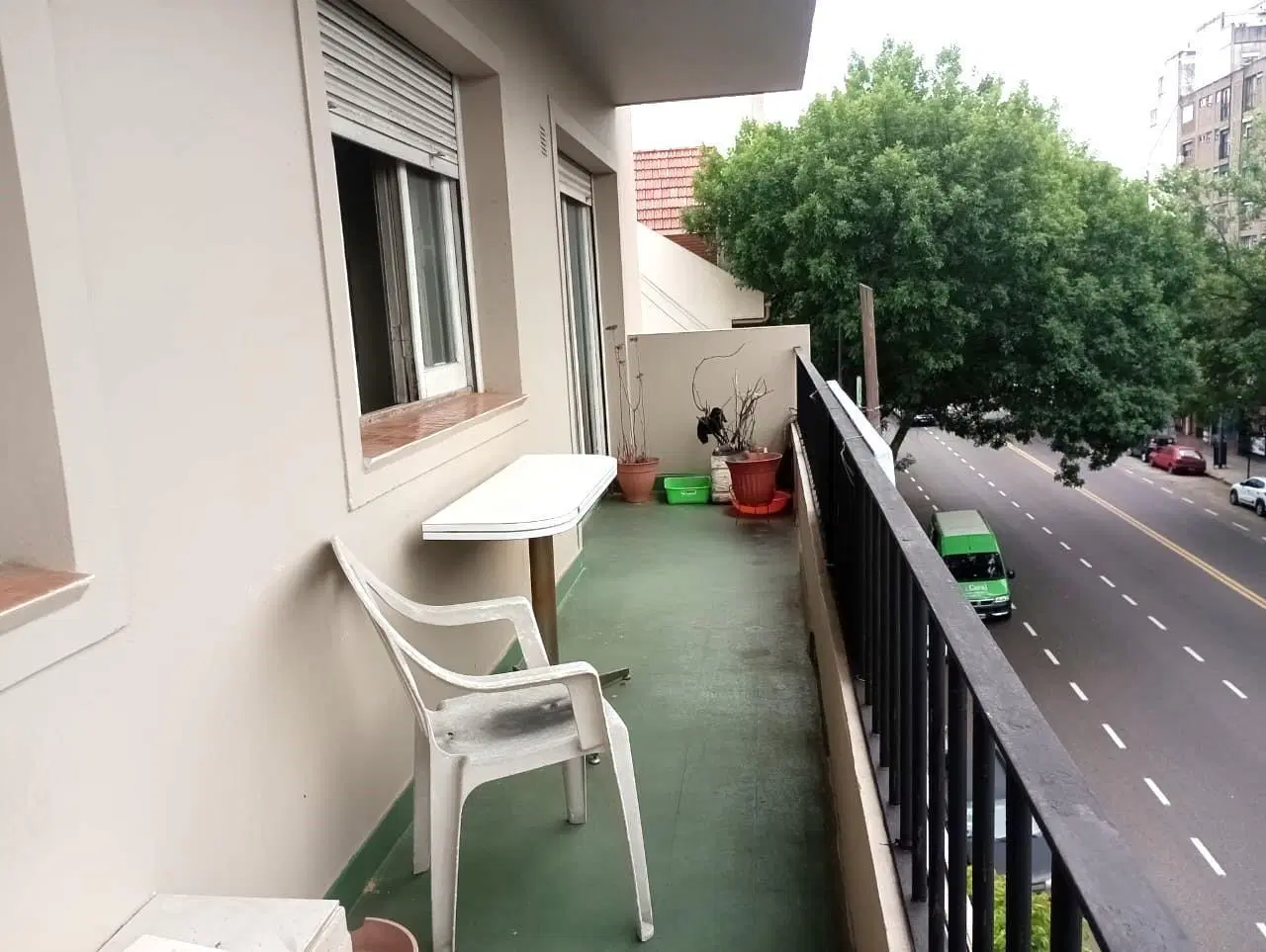 Departamento de 4 ambientes con balcón Pompeya 3