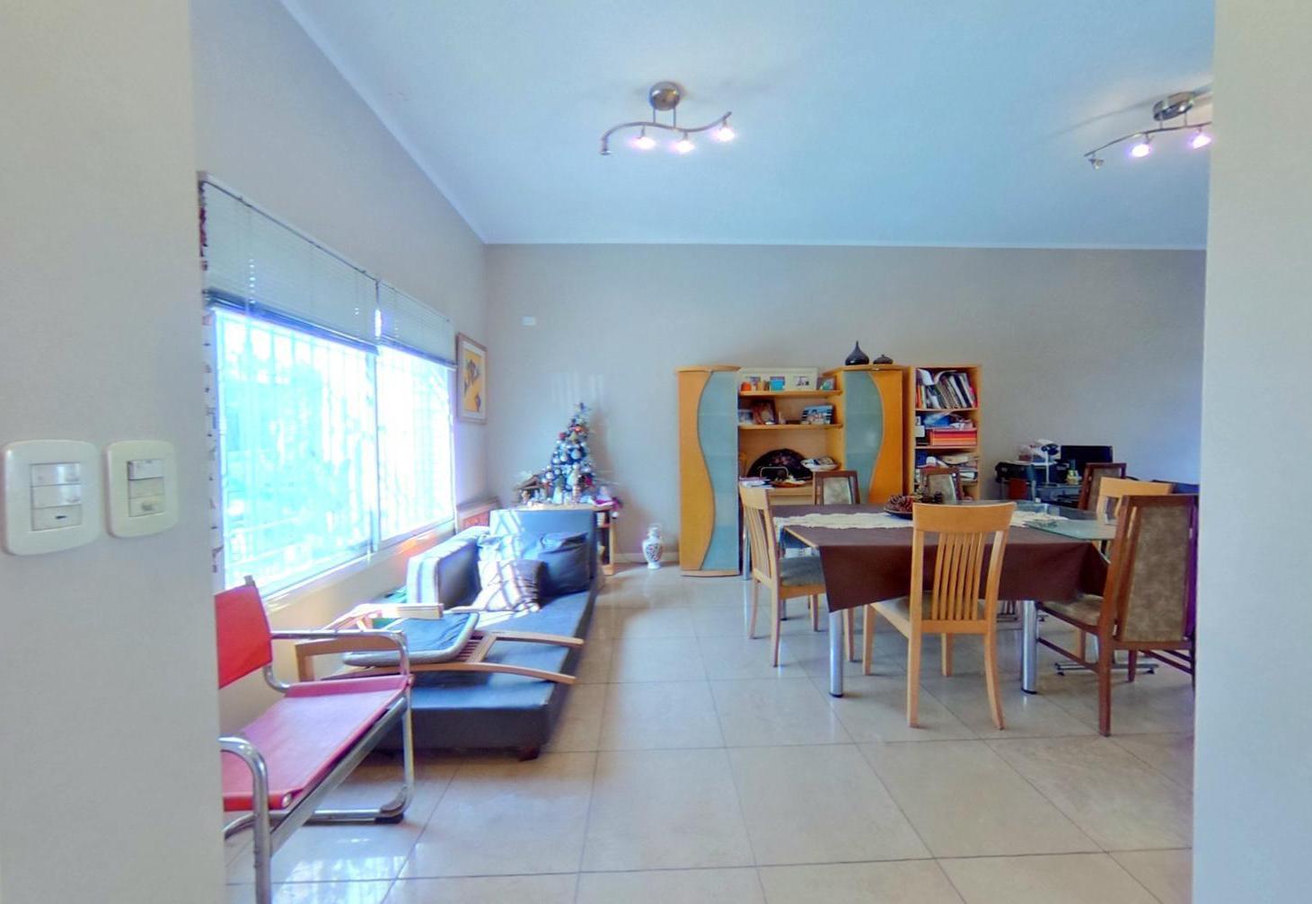 Foto de Olivera al 200 - Casa de 170 m2 en dos plantas con jardín, imagen 2