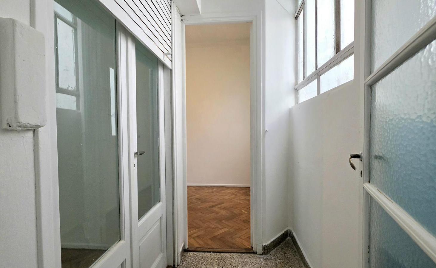 Foto de Guayaquil al 700 - Departamento de 3 ambientes con dependencia en venta, imagen 2
