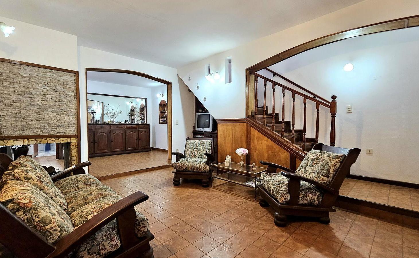Foto de Pasaje Arquímedes 2300 - Pompeya - Casa de 5 ambientes con garage, imagen 4