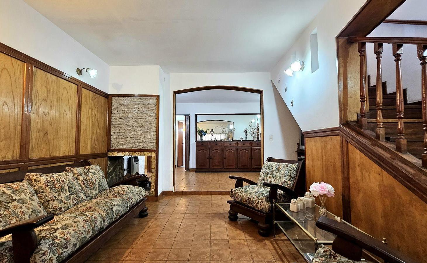 Foto de Pasaje Arquímedes 2300 - Pompeya - Casa de 5 ambientes con garage, imagen 1
