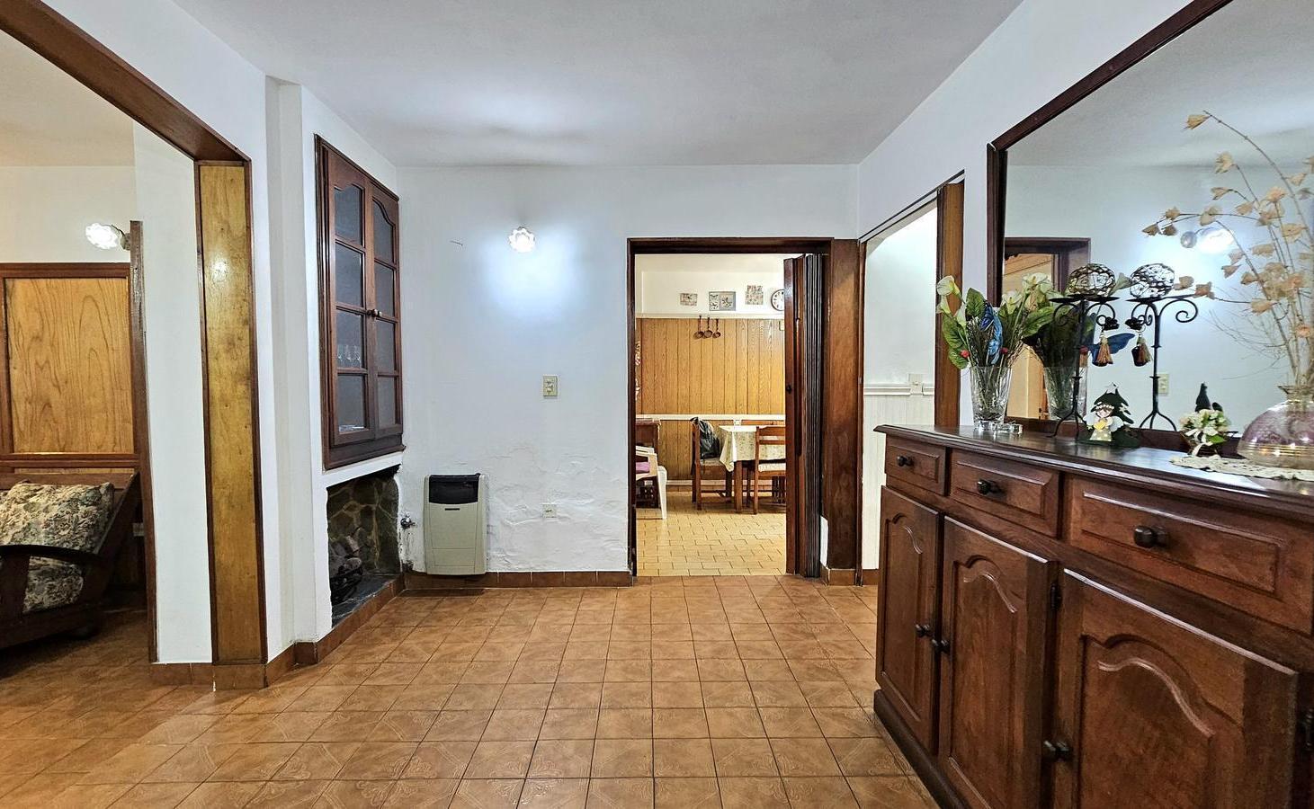 Foto de Pasaje Arquímedes 2300 - Pompeya - Casa de 5 ambientes con garage, imagen 3