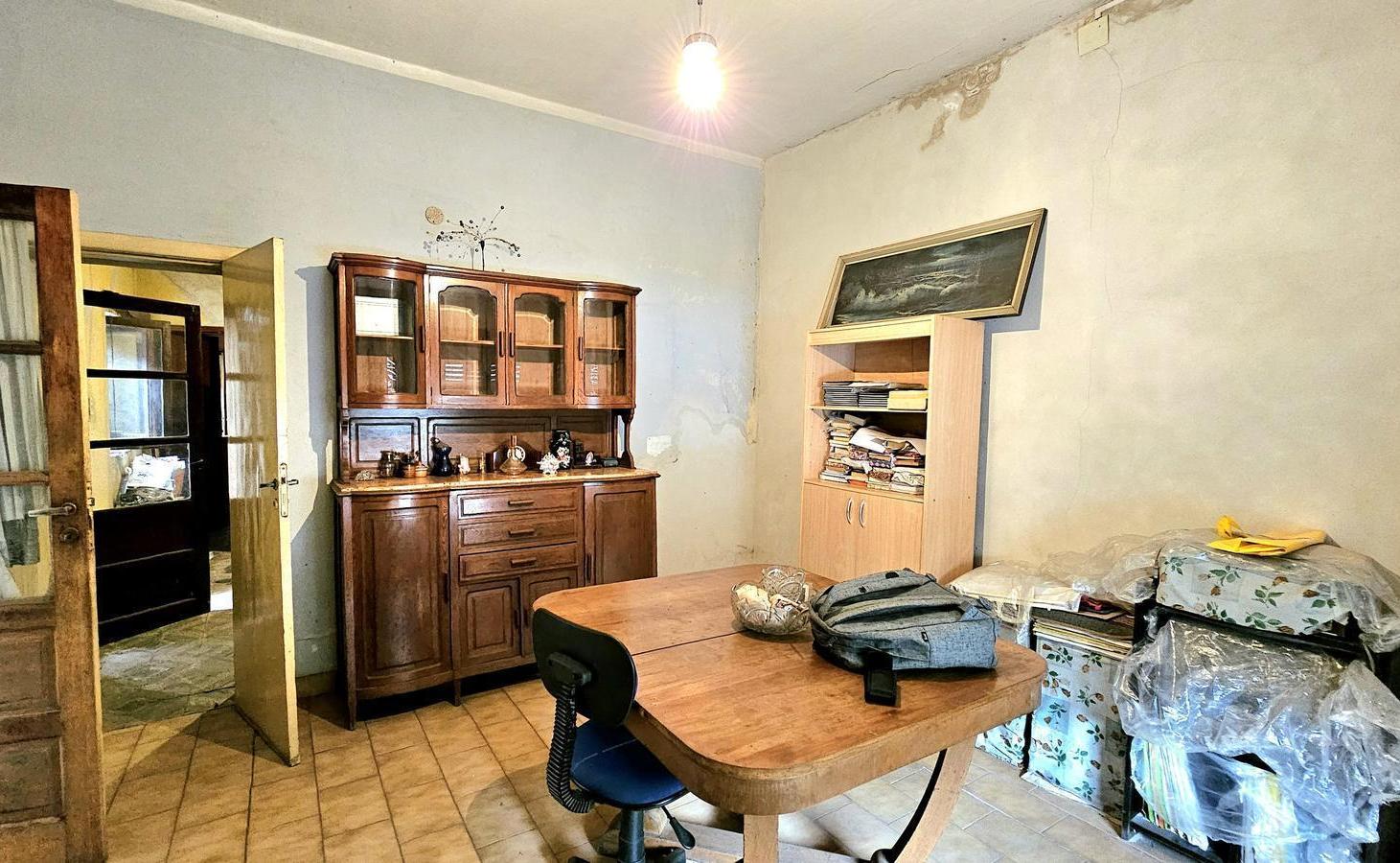 Foto de Arquimedes al 2348 - Pompeya - Casa de dos plantas para refaccionar, imagen 5