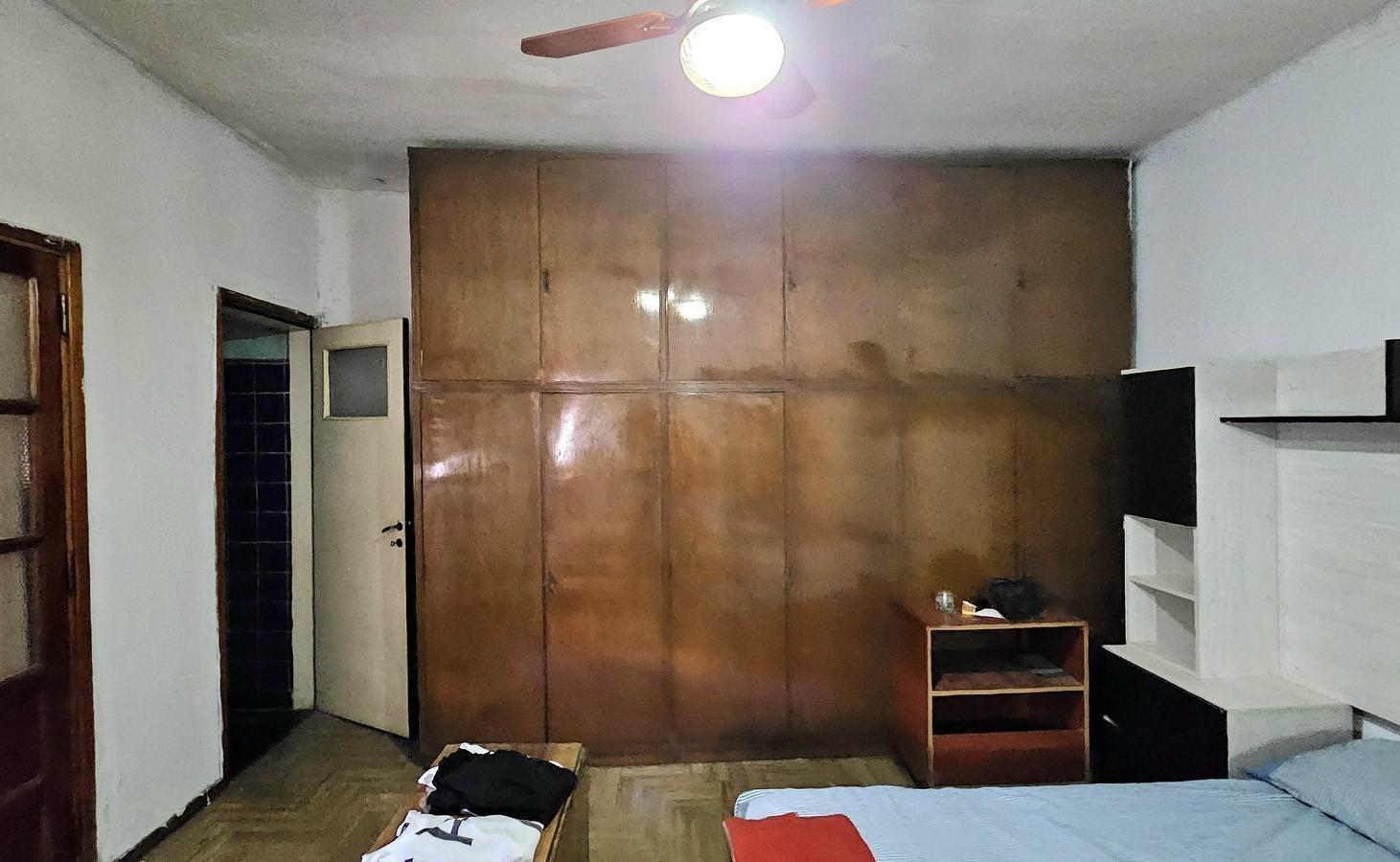 Foto de Arquimedes al 2348 - Pompeya - Casa de dos plantas para refaccionar, imagen 1