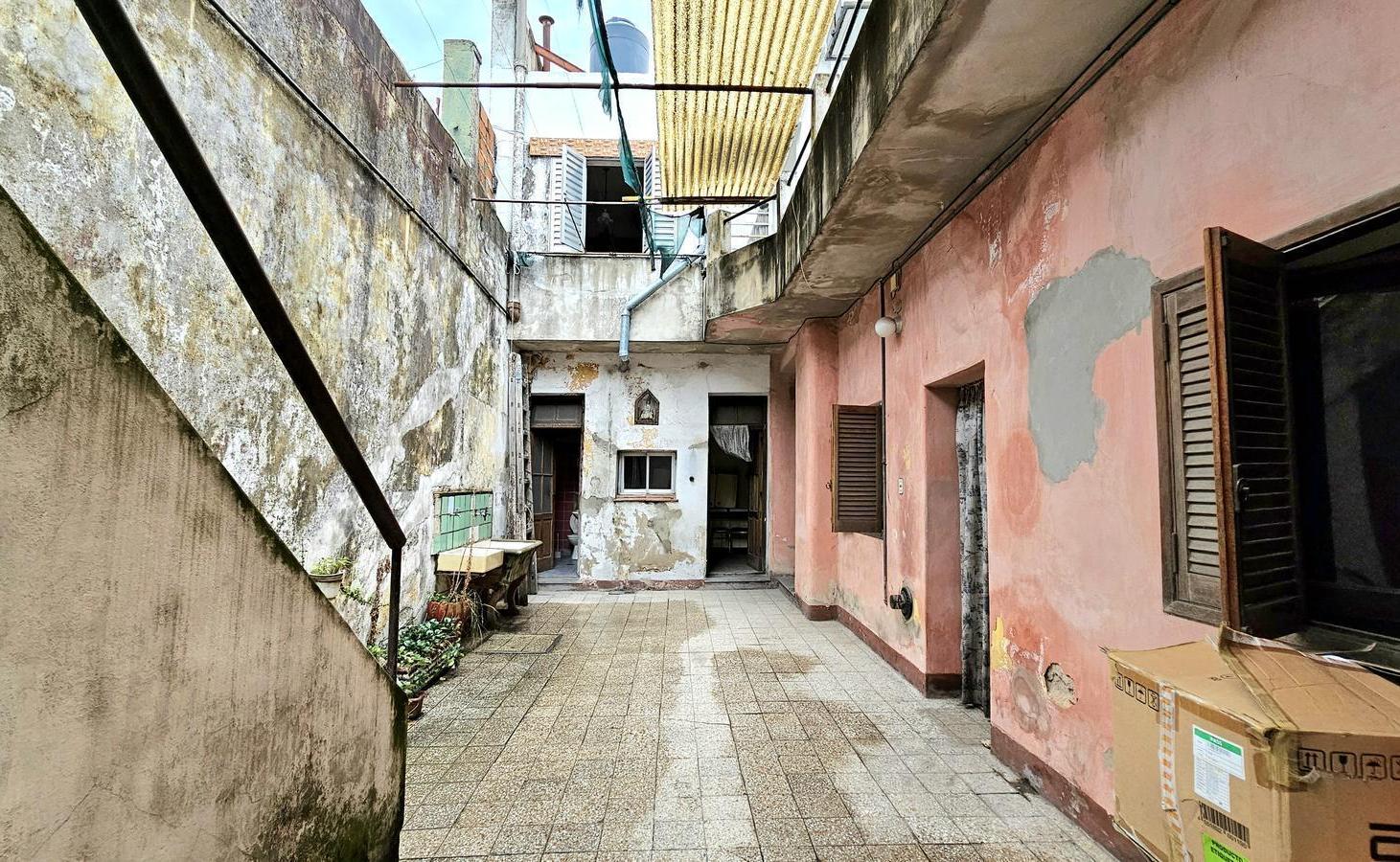 Foto de Arquimedes al 2348 - Pompeya - Casa de dos plantas para refaccionar, imagen 4