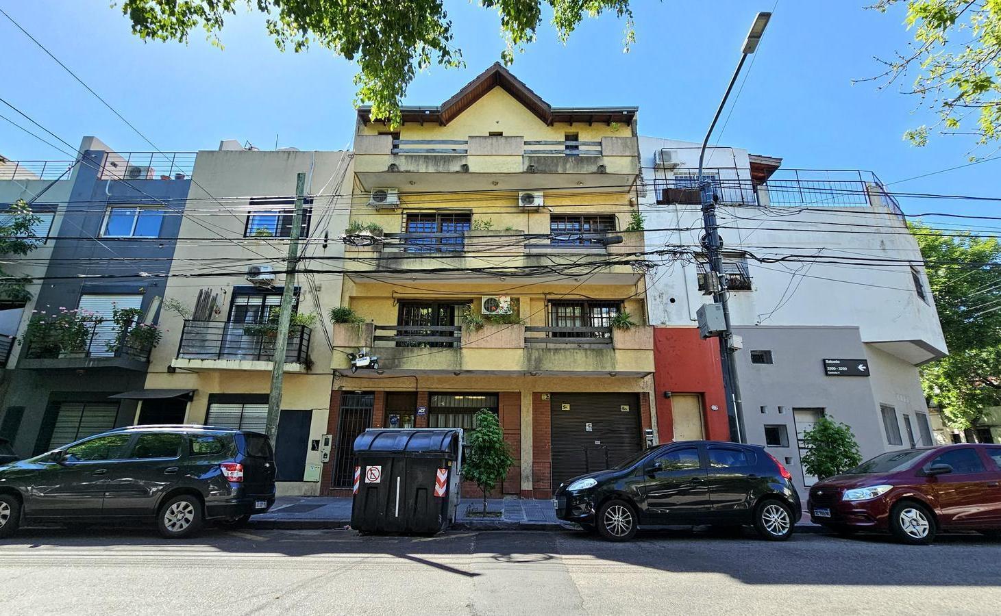 Foto de Salcedo al 3200 - Casa en block con dos departamentos garage y local, imagen 1