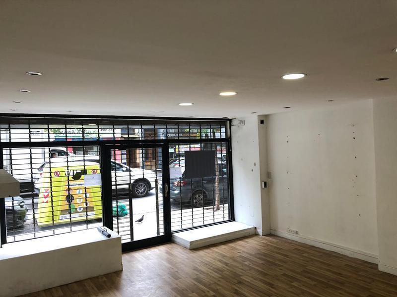 Foto de Rosario al 100 - Local comercial con subsuelo Amplia vidriera, imagen 1