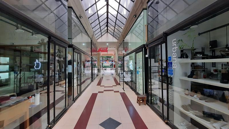 Foto de Olazabal al 5000 - V.Urquiza - Local Comercial en Galería Céntrica, imagen 1