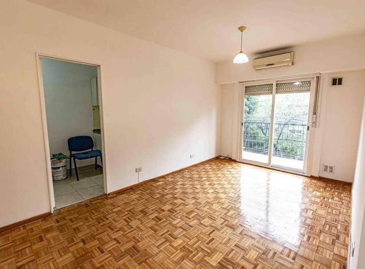 ALQUILER  - 3 Ambientes  Mario Bravo 800 - Frente con balcon 3