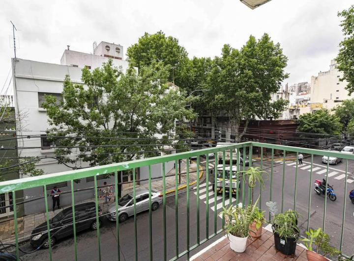 ALQUILER  - 3 Ambientes  Mario Bravo 800 - Frente con balcon 2