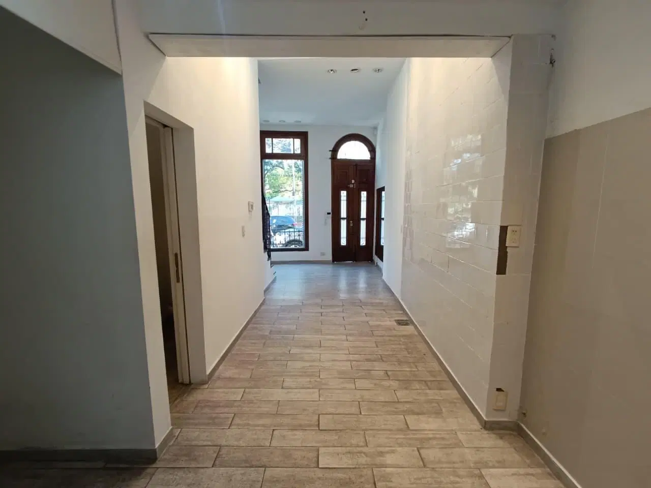 LOCAL ,frente plaza , con terraza - No apto Gastronomia 2