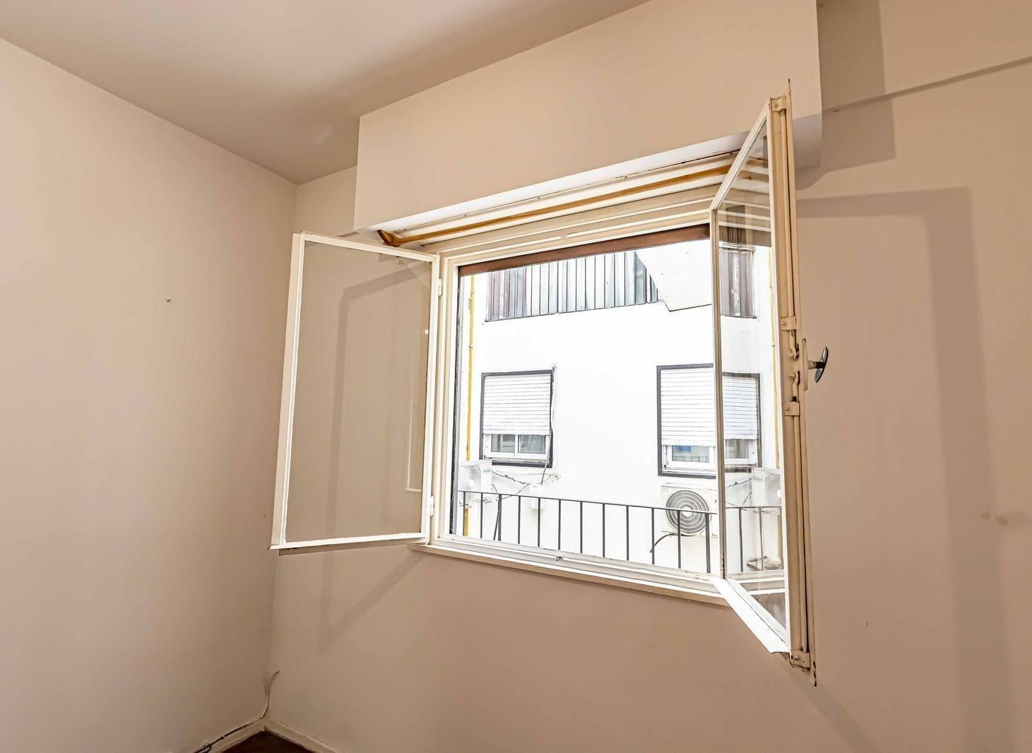 Foto de VENTA - PALERMO - MARIO BRAVO 1100 - 3 AMBIENTES - 2 BALCONES, imagen 1