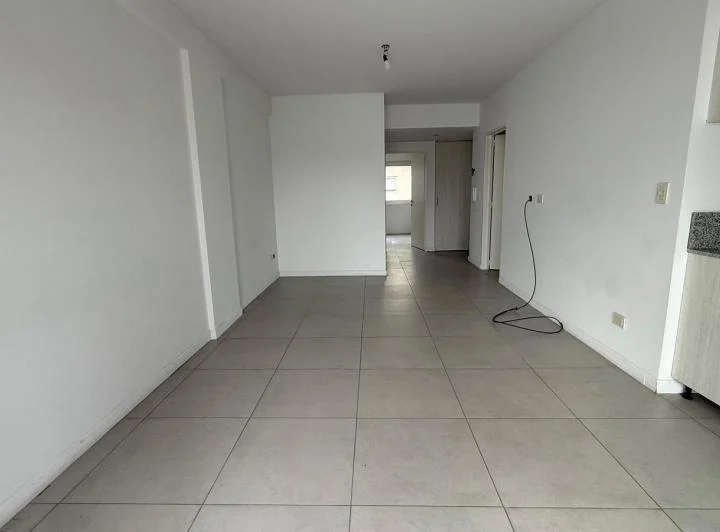Departamento con cochera y parrilla - Coghlan 5