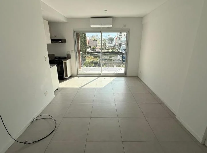 Departamento con cochera y parrilla - Coghlan 1