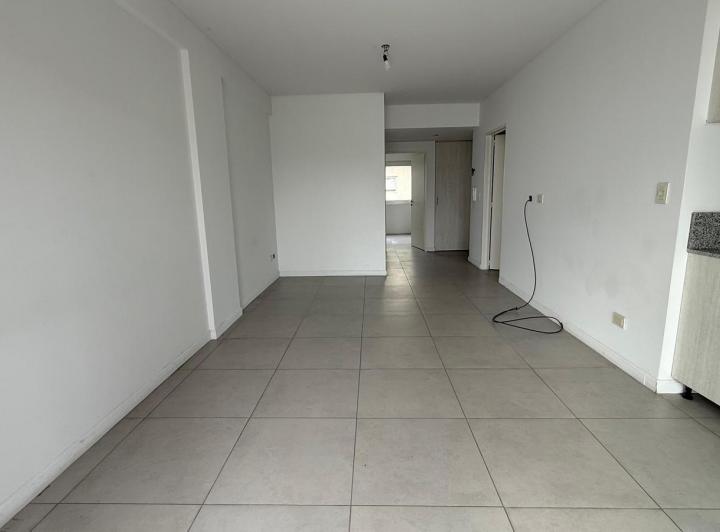 Departamento con cochera y parrilla - Coghlan 3