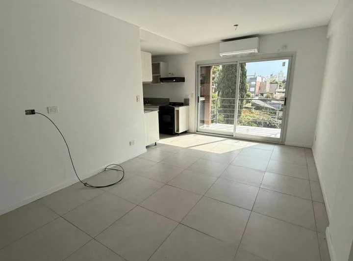 Departamento con cochera y parrilla - Coghlan 3