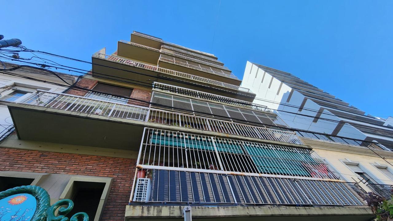 2 ambientes  venta- Colegiales- Muy luminoso- A pasos Subte