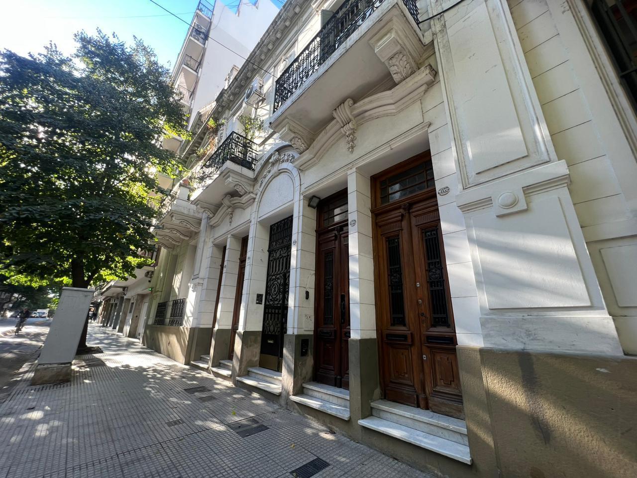Venta PH de 4 Ambientes Techos Doble Altura - Barrio Norte