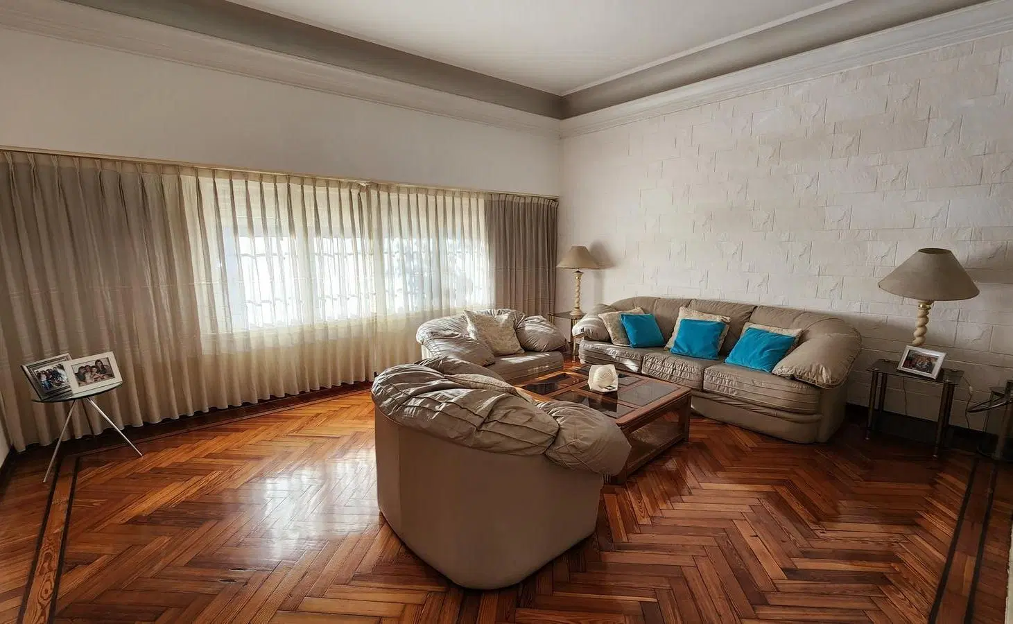 Casa de 6 ambientes con patio, quincho, terraza y cochera para 2 autos en Venta 4