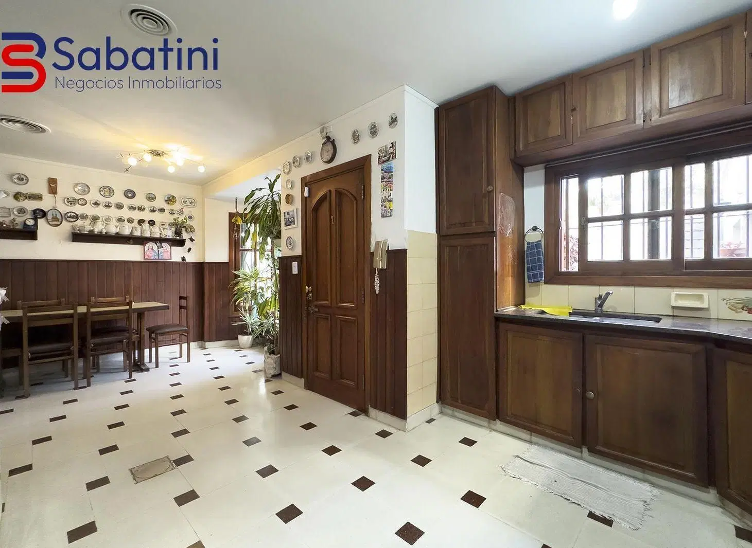 Exclusiva Casa Tudor Reciclada de 8 Ambientes con Jardín, Terraza y 2 Cocheras en Belgrano 8