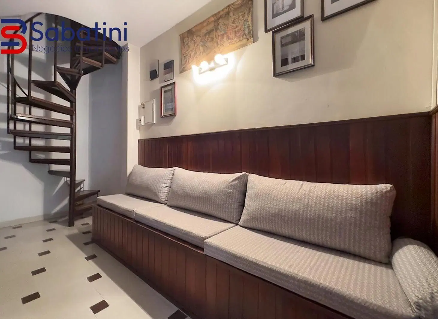 Exclusiva Casa Tudor Reciclada de 8 Ambientes con Jardín, Terraza y 2 Cocheras en Belgrano 3