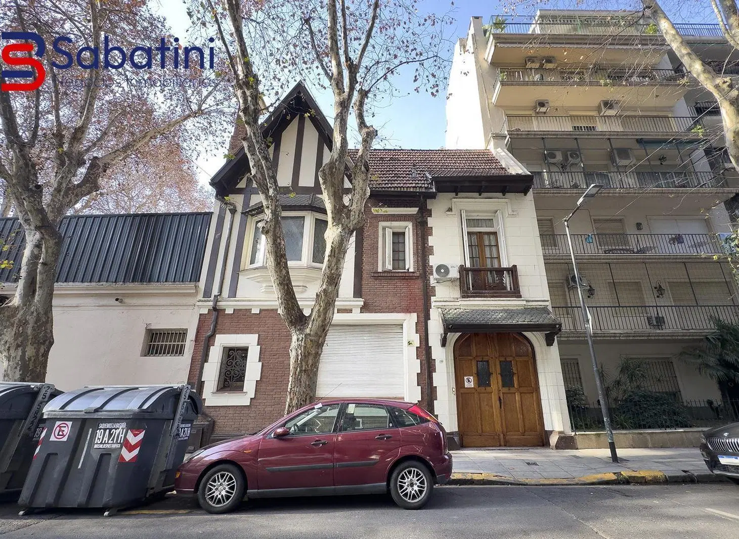 Exclusiva Casa Tudor Reciclada de 8 Ambientes con Jardín, Terraza y 2 Cocheras en Belgrano 1