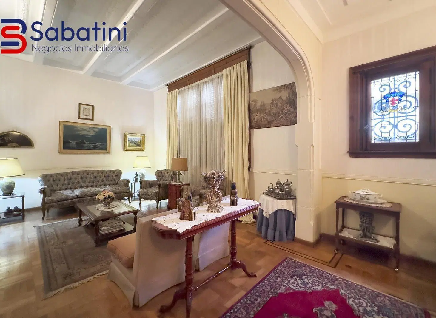 Exclusiva Casa Tudor Reciclada de 8 Ambientes con Jardín, Terraza y 2 Cocheras en Belgrano 2