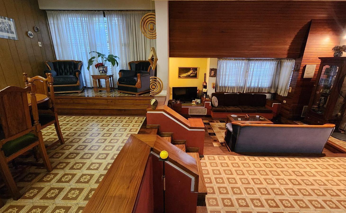 Foto de Casa de 5 Ambientes sobre Lote Propio con Doble Cochera | 302 m², imagen 2