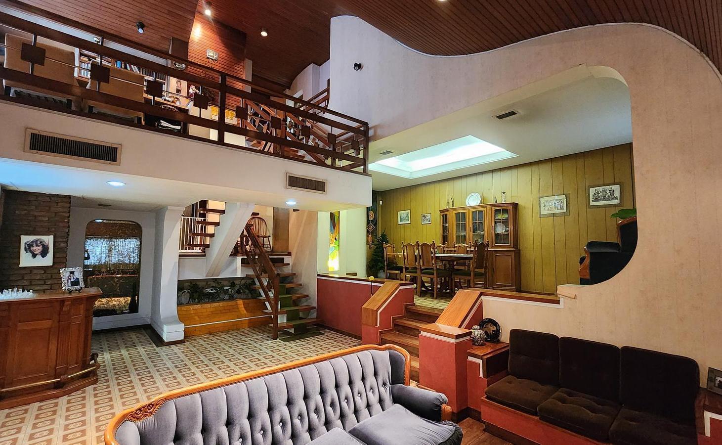 Foto de Casa de 5 Ambientes sobre Lote Propio con Doble Cochera | 302 m², imagen 4
